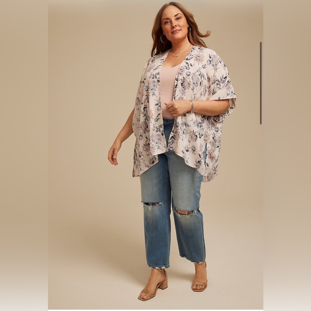 Maurices floral kimono NWT one size